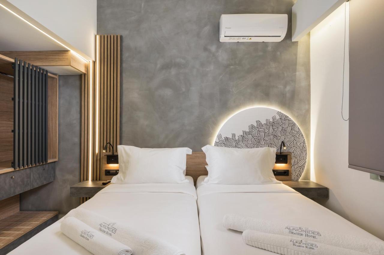 Alkionides Seaside Hotel ปลาเตเนียส ภายนอก รูปภาพ