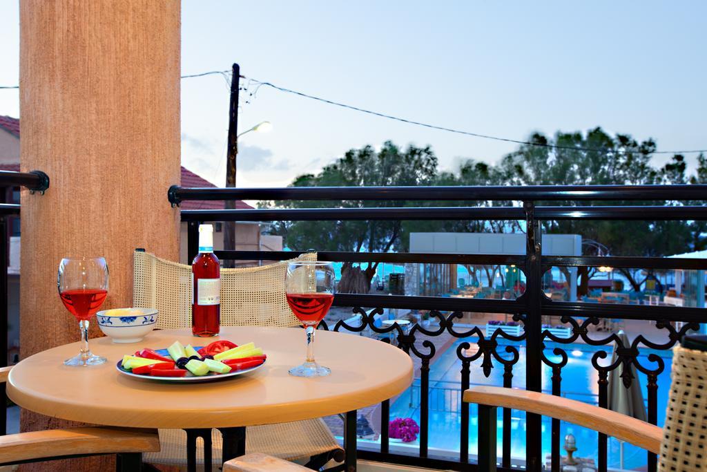 Alkionides Seaside Hotel ปลาเตเนียส ห้อง รูปภาพ
