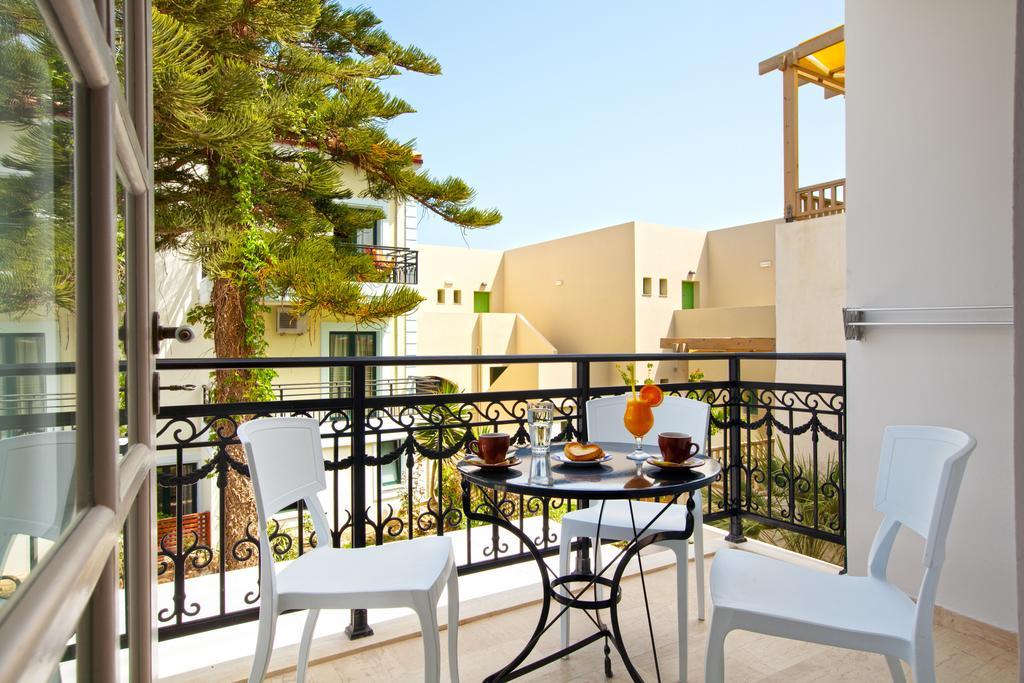 Alkionides Seaside Hotel ปลาเตเนียส ภายนอก รูปภาพ