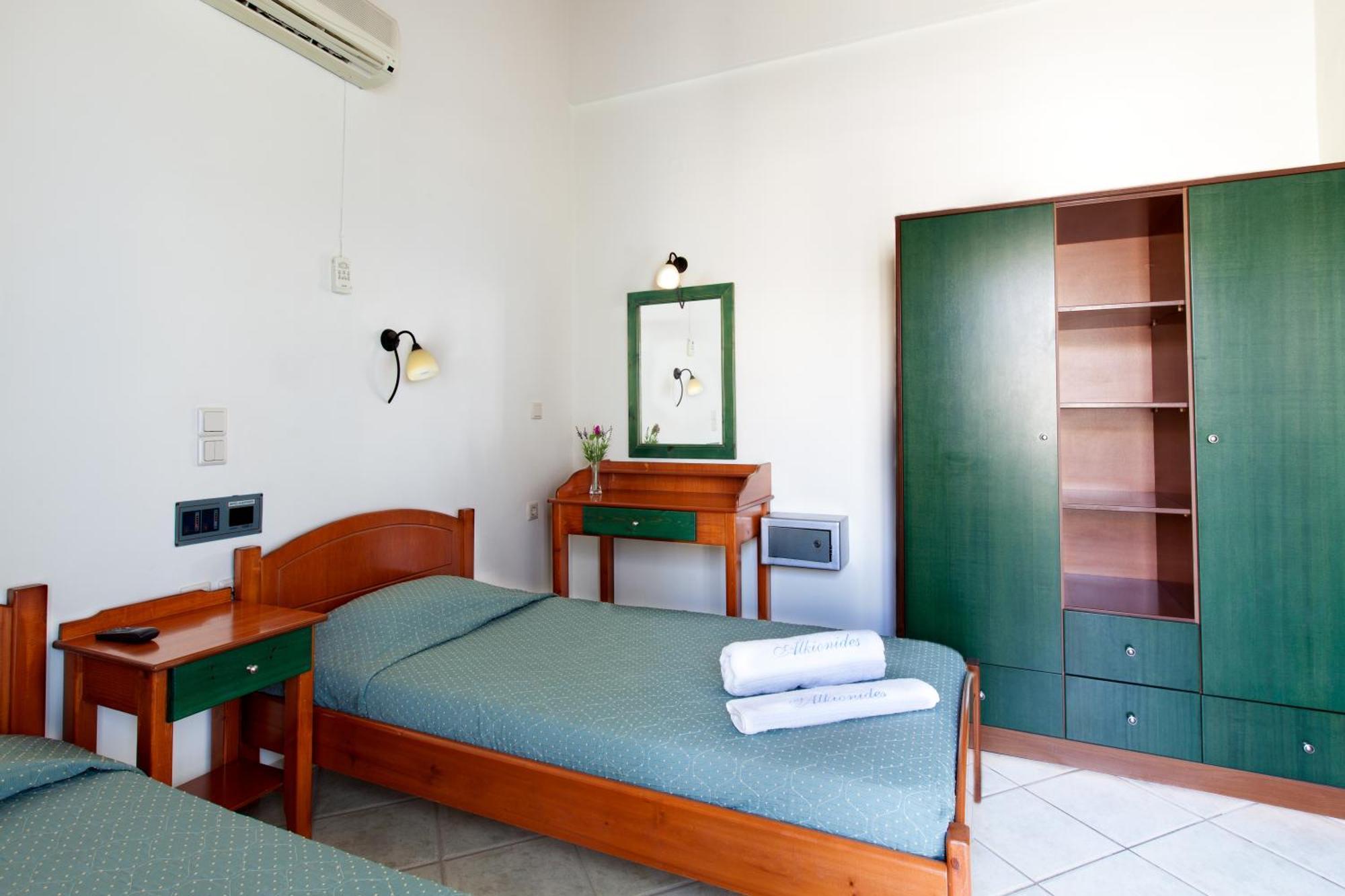 Alkionides Seaside Hotel ปลาเตเนียส ภายนอก รูปภาพ